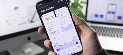 玩家部落社区内球迷热烈讨论互动场景